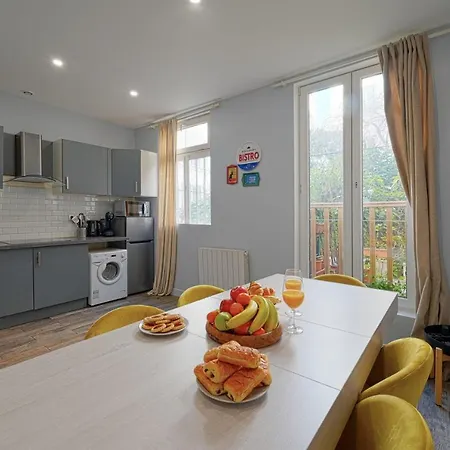 Atypical & Spacious Close To Beautiful Park Morceau Paris